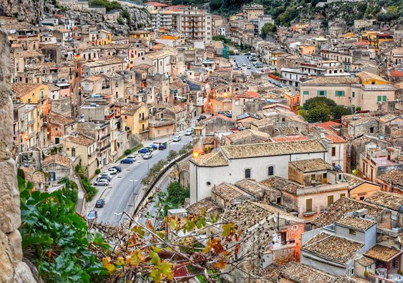 B&B Da Francesco Modica Bagian luar foto