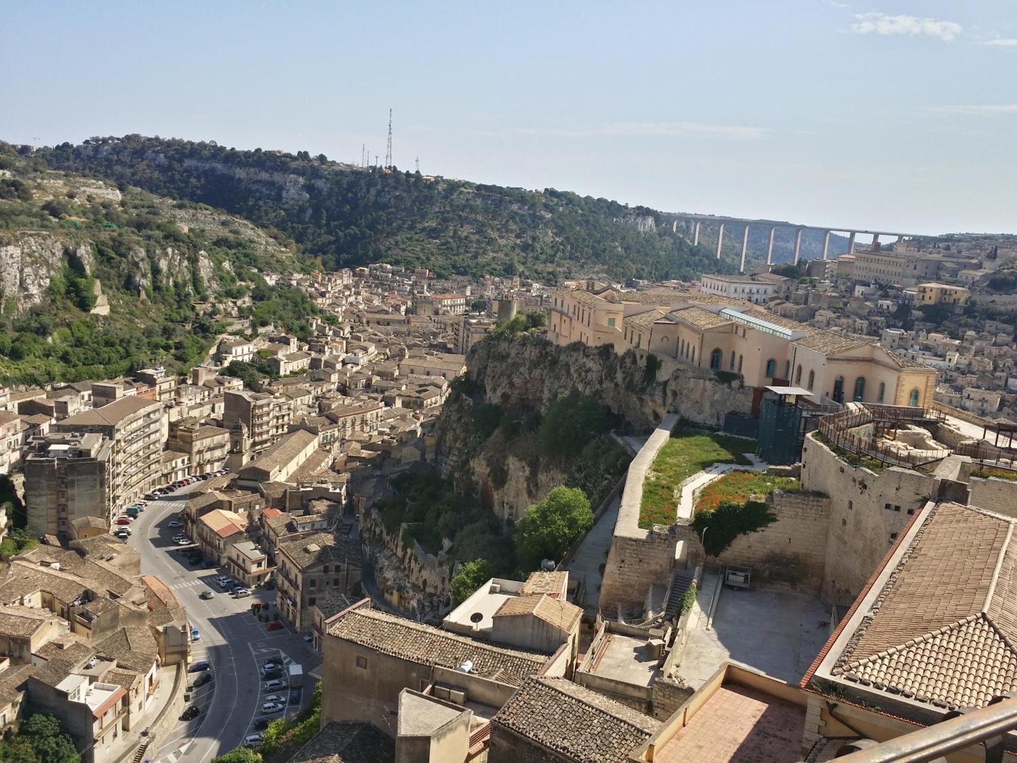 B&B Da Francesco Modica Bagian luar foto